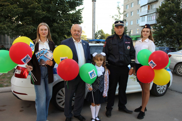 В Балашове общественники и полицейские провели традиционную профилактическую акцию «Зебра- друг ребенка!»