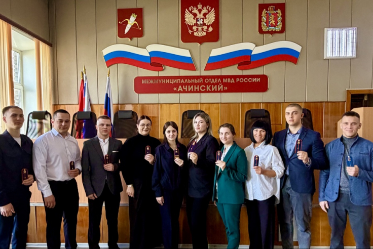 Настоящий звездопад в Ачинском округе. 9 молодых сотрудников полиции получили первые офицерские звания